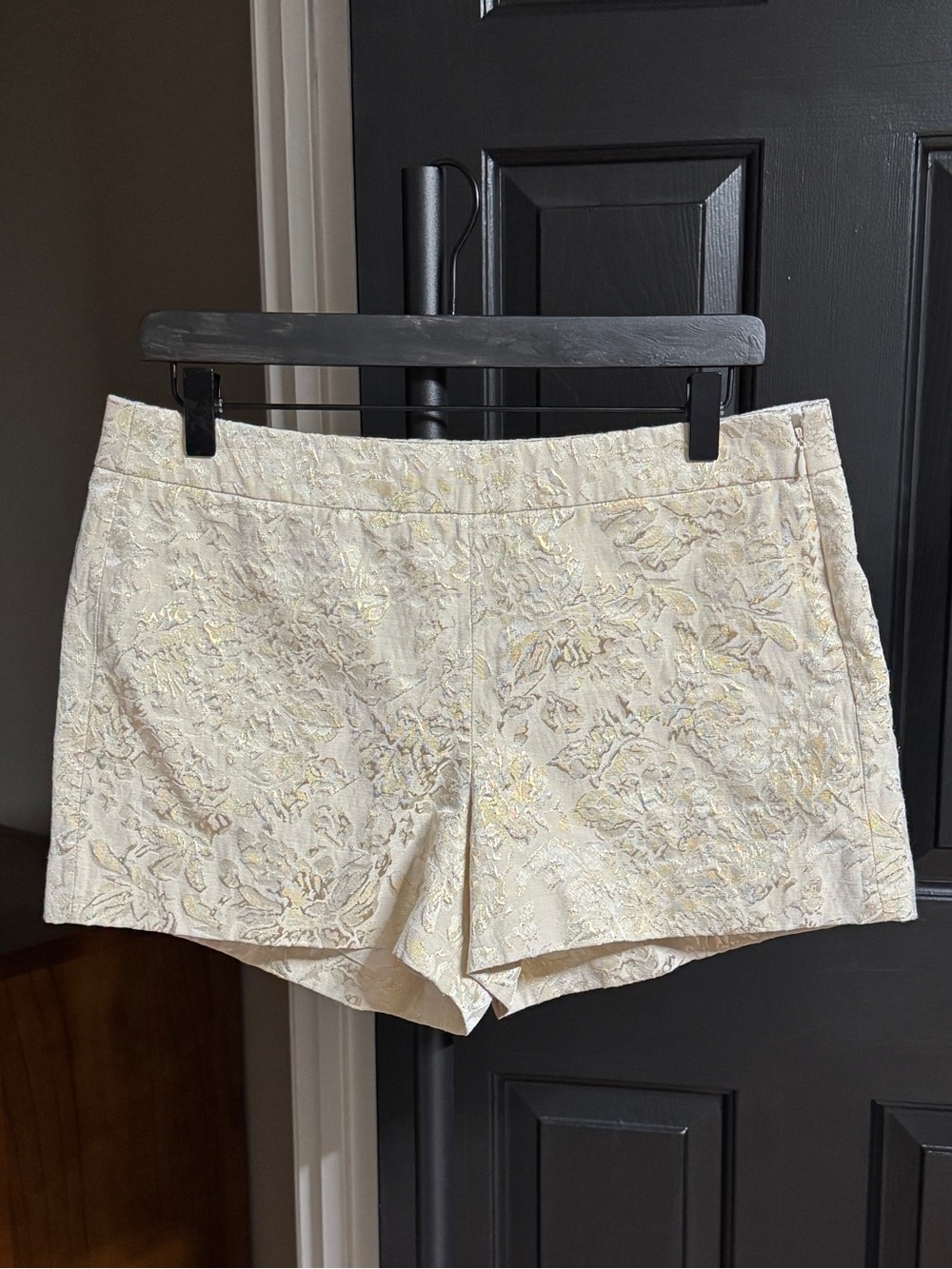 {J. Crew} Cream Gold Floral Embossed Flat Front Dress Shorts WS7